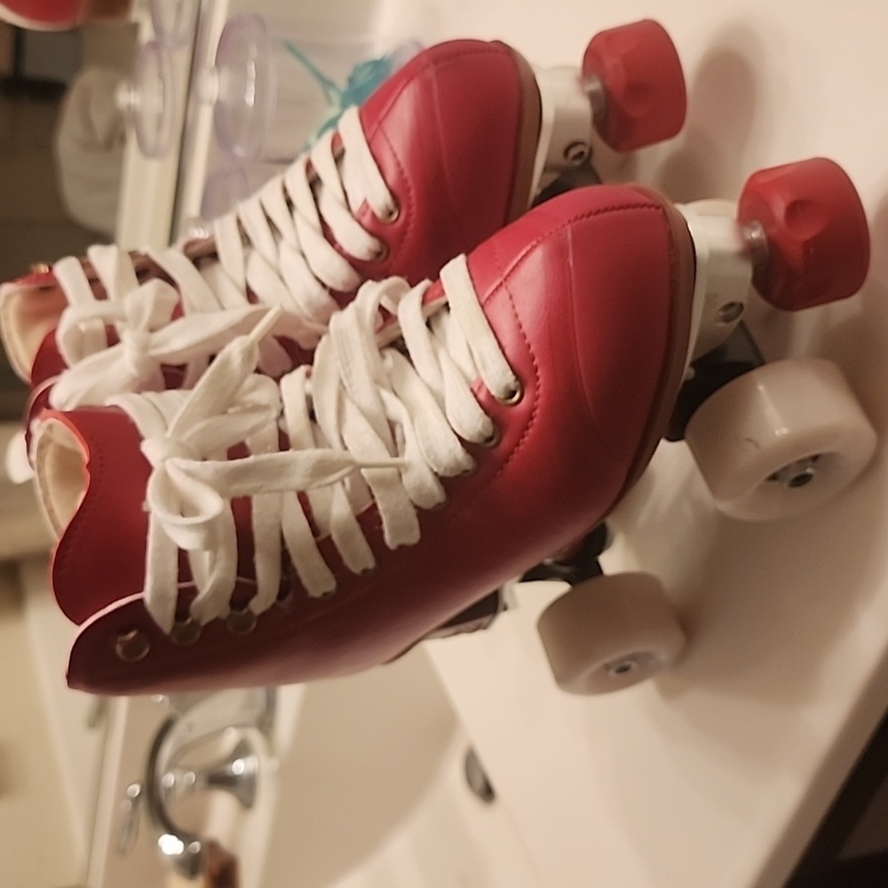 Cbaya red Skates size 7